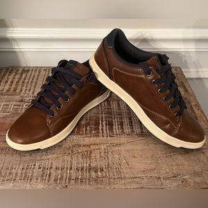 George Men's Low Top Memory Foam Canvas Lace Up Sneakers. Men’s size 8.